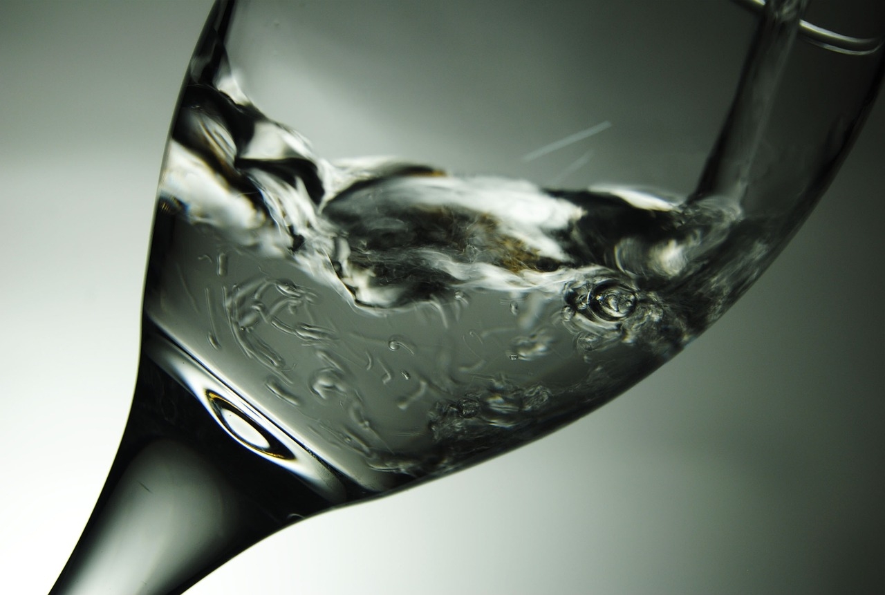 vatten i ett glas, närbild